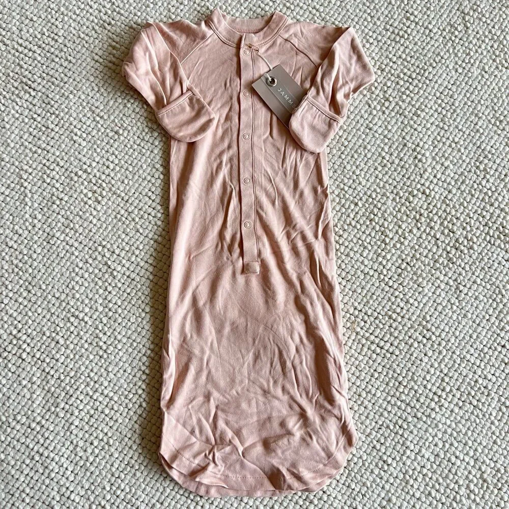 NWT Goumi Kids Rose Pink Baby Gown SZ 3-6 mo Snap Bamboo Baby Sleeper Organic - Picture 1 of 3